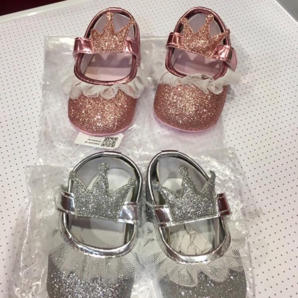 Cute glitter crown baby shoes